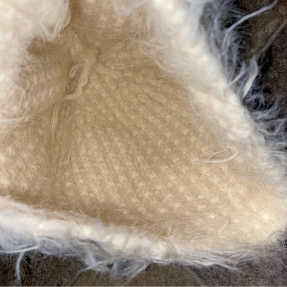 NWOT Beanie Fluffy Fuzzy Hat - Picture 4 of 4